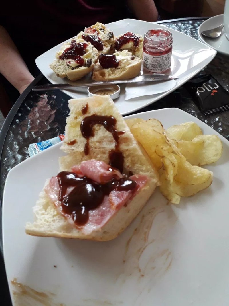 The Burstead Farm Shop cafe