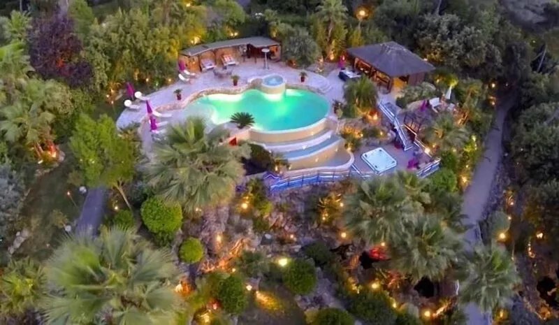 Fantastic Villa in Mougins with a super pool, 2 jacuzzis and a fantastic garden!