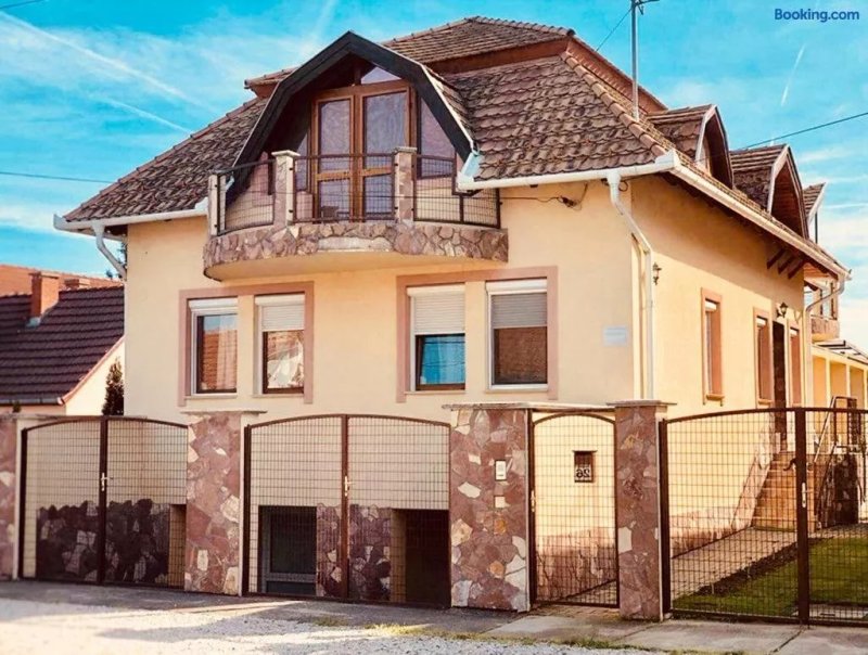 Aranylo apartmanhaz