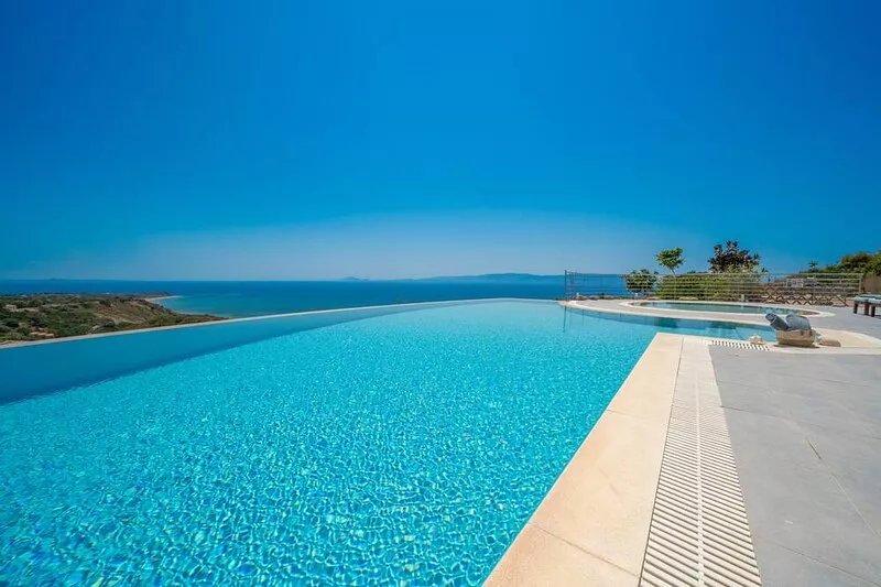 Kaminia Blu A stunning luxury Villa Build above the golden sandy Kaminia Beach
