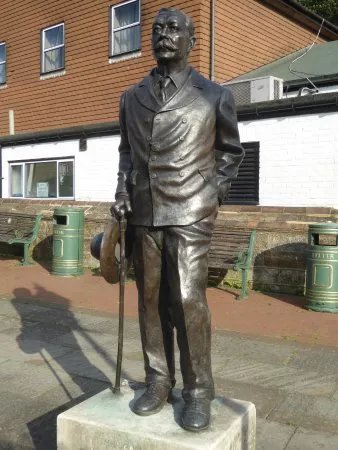 Statue of Sir Arthur Conan Doyle