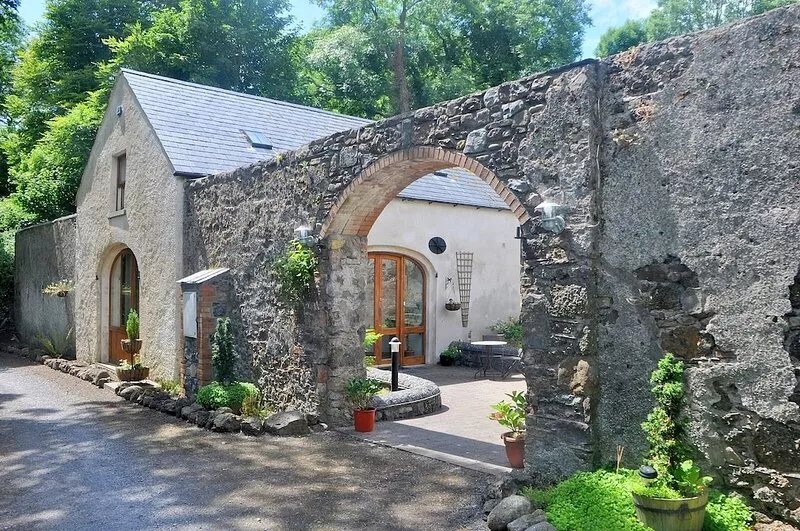 Beautifully Restored Coach House In Woodlands Overlooking the Suir Estuary