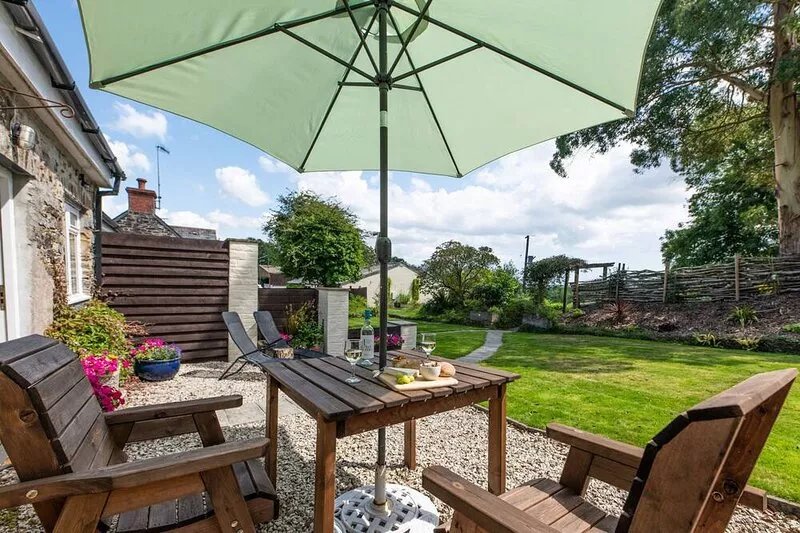 Beautiful 4* Cottage in a peaceful, rural setting with Country Club membership.