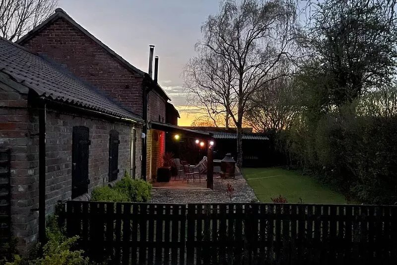 Stunning 2-Bed 18th century Barn Conversion