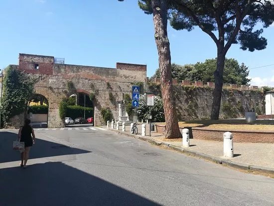 Porta di Santa Marta