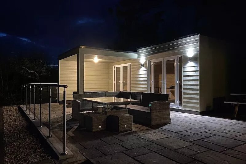 4-5 BEDROOM HOUSE SLEEPS 8-10 WITH SEA VIEWS & GREAT PATIO FOR ALFRESCO DINING