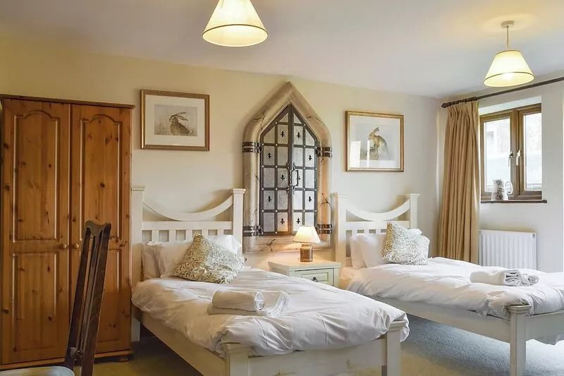 5 bedroom accommodation in Warkworth, Banbury