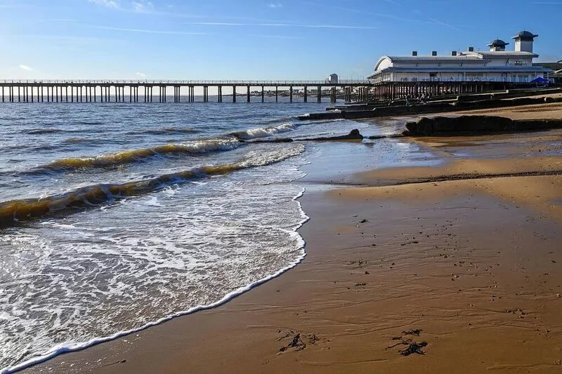 Beautiful caravan with free WiFi and decking at Suffolk Sands Park ref 45083C