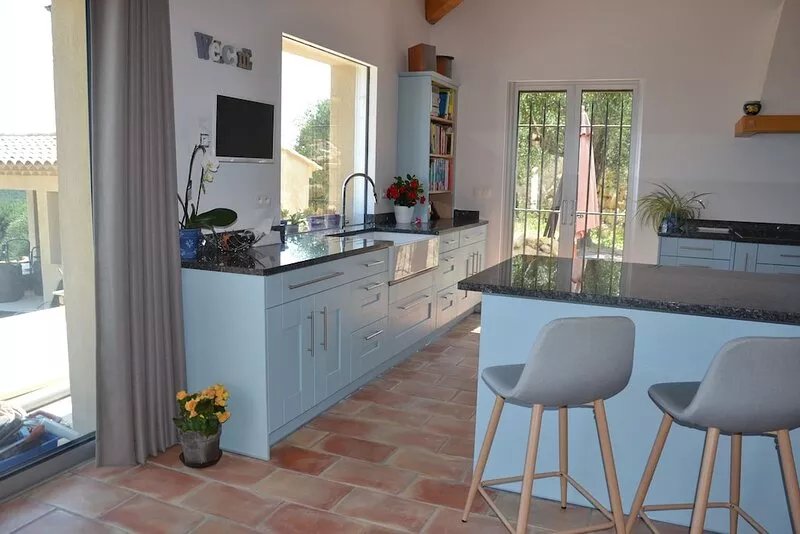 Spacious, Relaxing, Views, 5 minutes to Valbonne, office area,  air conditioning