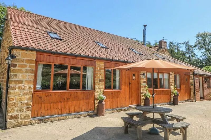 THE GRANARY, family friendly, character holiday cottage in Thirsk