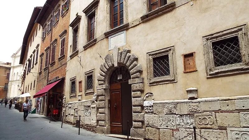 Stunning and Enormous 3 Bedroom Apt. in Historical Center of Montepulciano