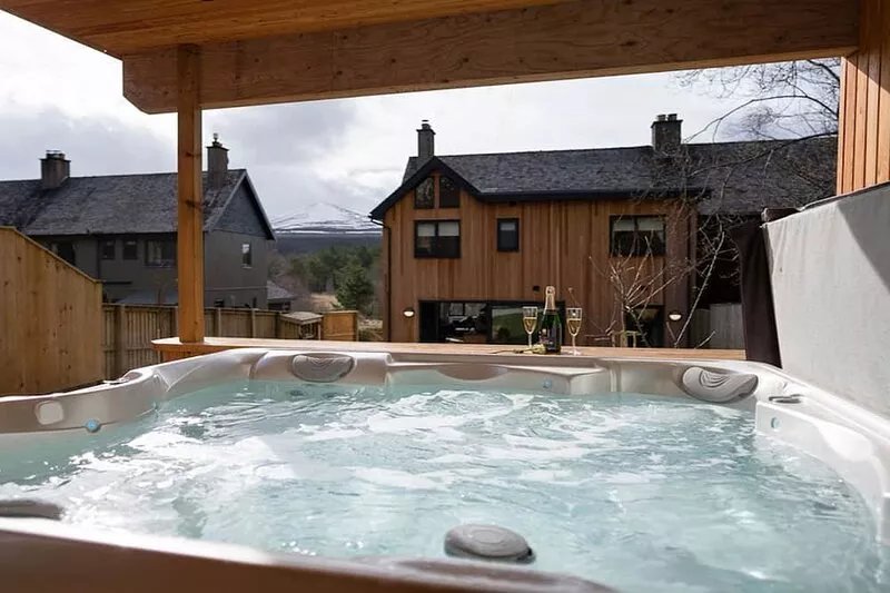 Two Queens Houses -  a house that sleeps 10 guests  in 5 bedrooms