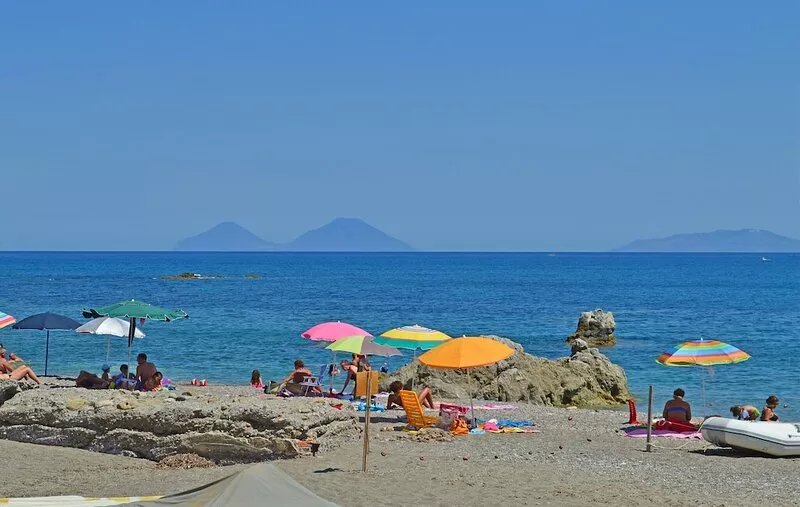 Sicily farmholidays:CASA DELLA PALMA,farmhouse with pool few minutes to the sea
