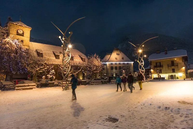 Unique character chalet in central Samoens, 2 bedrooms, sauna, log fire, terrace
