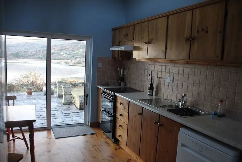 Cottage near the beach with sea views