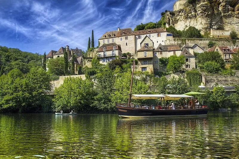 GLORIOUS BEYNAC VILLA (POOL!) RIVER, CHATEAUX VIEWS - WALK TO RESTAURANTS, SHOPS