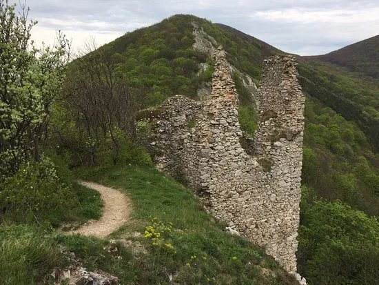 Ostry Karmen Castle