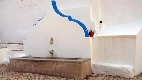 Fonte do Largo da Igreja de Nossa Senhora de Brotas