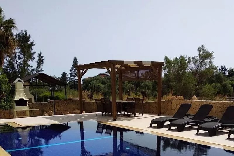 Fantastic villa with spectacular pool and views, free WiFi, 5 mins from beach.