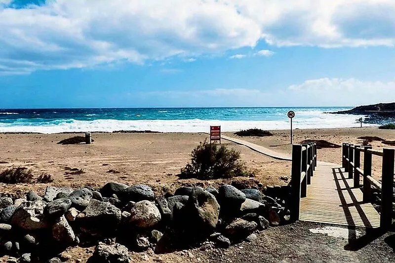 Coastal Apartment Ocean Breeze Caleta with Sea View