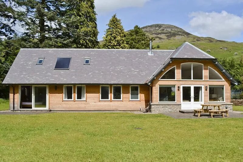 This single-storey property is in a perfect location to explore the Trossachs