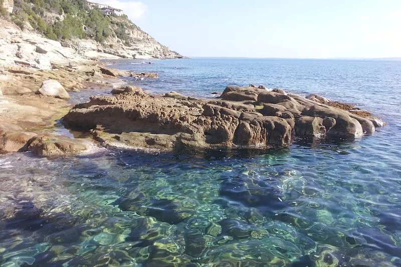 Bastidon in luxury residence closed with direct access to the sea