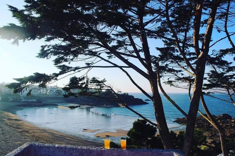 Le Pavillon Bleu: Unlimited sea view, direct access to the beach