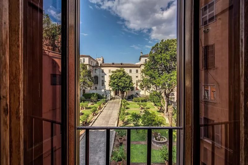 2 bedroom apartment at Via Giulia with exclusive view of Palazzo Spada