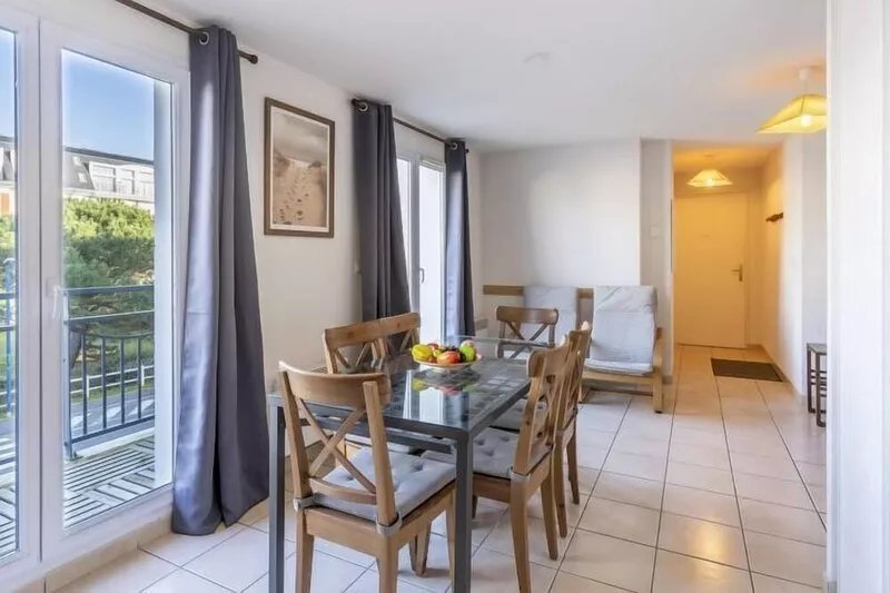 Apartment Les Marines 1 et 2  in Cabourg, Normandy - 6 persons, 2 bedrooms