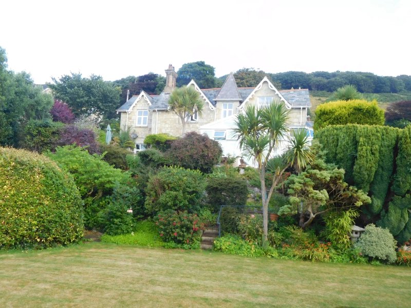 Elcombe House Bed & Breakfast