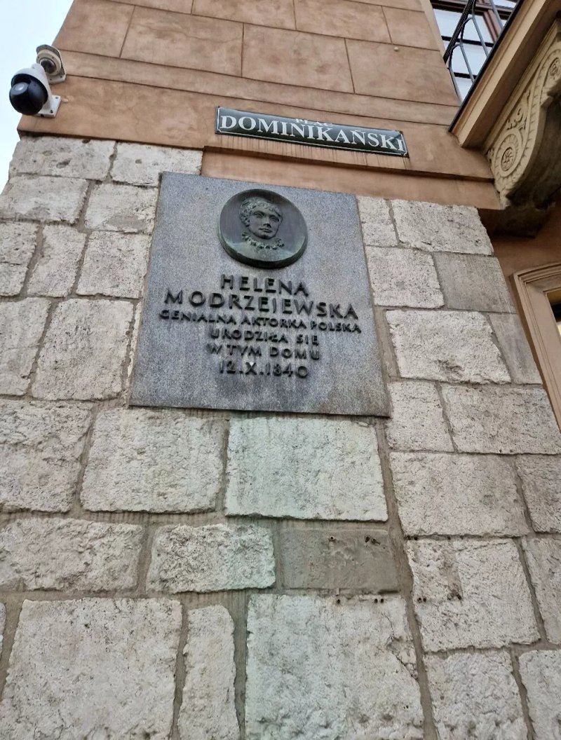 Statue Of Helena Modrzeiewska