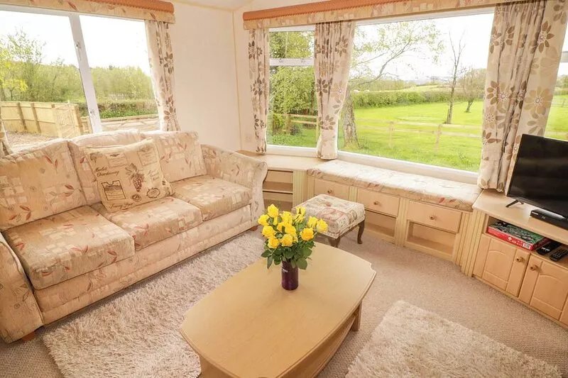 GRANDADS SHACK, pet friendly, with a garden in Pontynewynydd