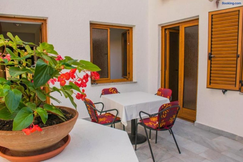 Apartments White & Green in Malinska