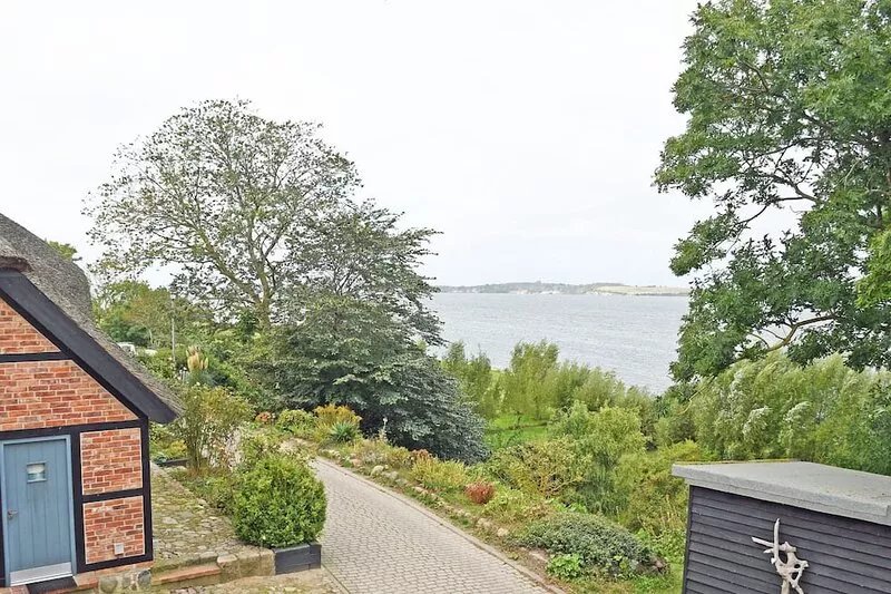 04 Apartment Violets with a view of the lake - Haus am Höft in Gager with a