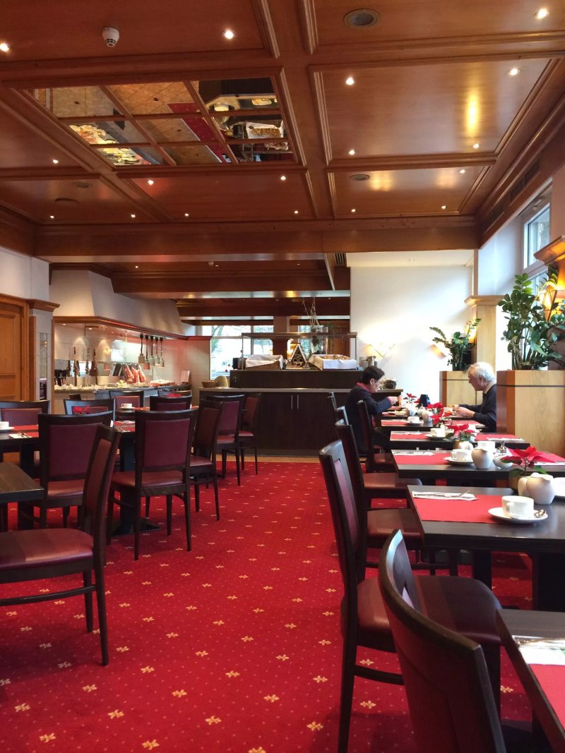 Lobby Bar - Holiday Inn Muenchen Sued
