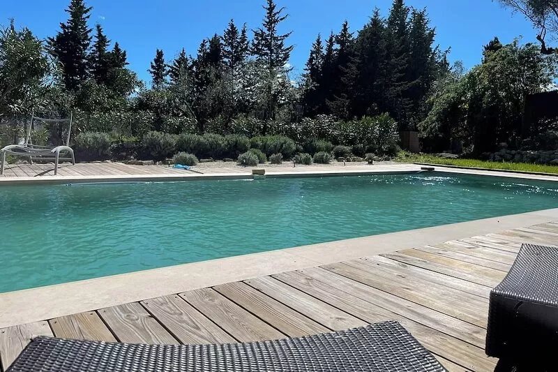 JdV Holidays Villa Basilic, large pool, A/C and short walk to charming old town
