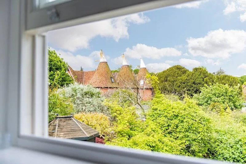 Vine Cottage -  a holiday let by Bloom Stays that sleeps 4 guests  in 2 bedrooms