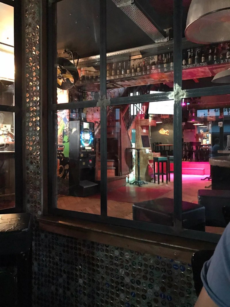 Bar 48