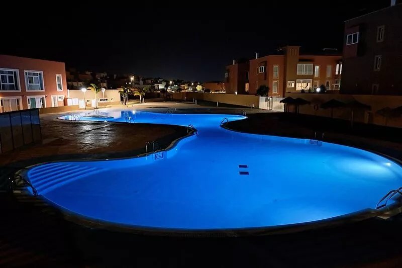 ATTRACTIVE FRONT LINE detached villa with SUPERB Jacuzzi & fibre-optic Internet