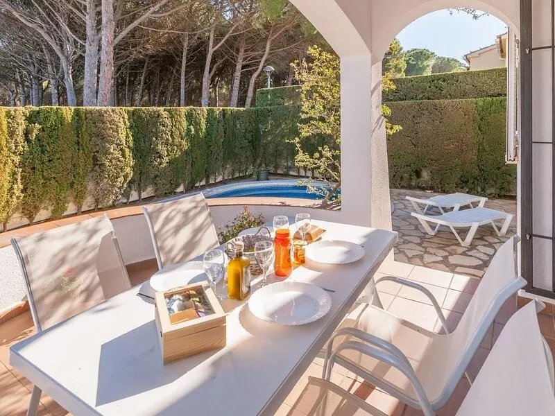 Magnificent villa between sea and forest with private pool and free wifi.