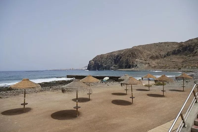 Sea view !!! Modern apartment near the beach with a beautiful large pool!