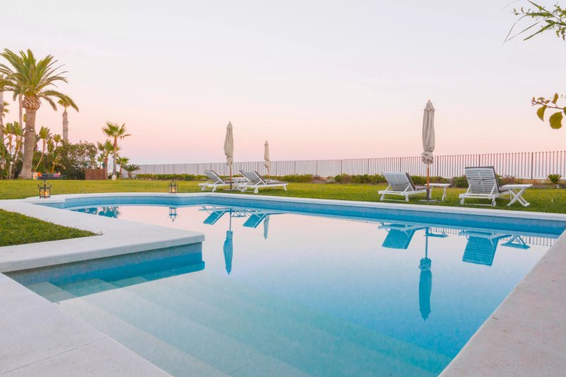 CC Hotel & Club