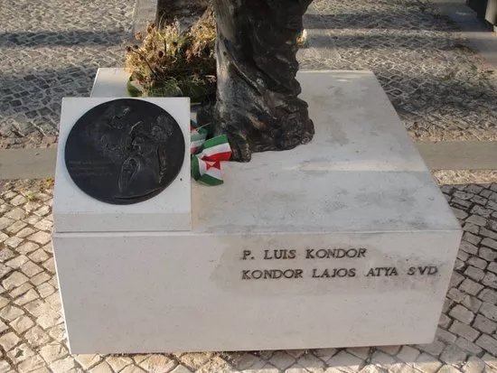 Estatua do Padre Luis Kondor