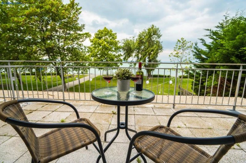Siesta Sziget - Panorámás Balatonparti Apartmanok