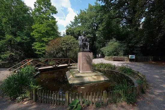 Lord Holland Statue