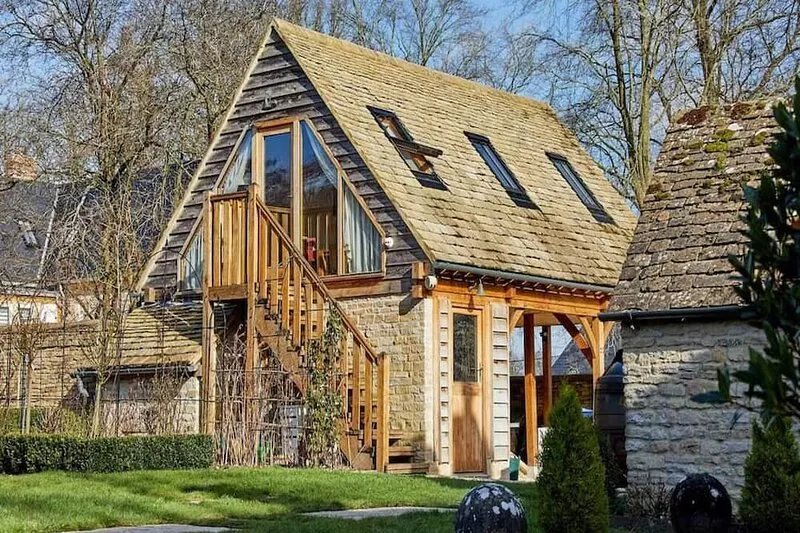 Luxury Garden Annexe, self contained peaceful apartment with lovely views