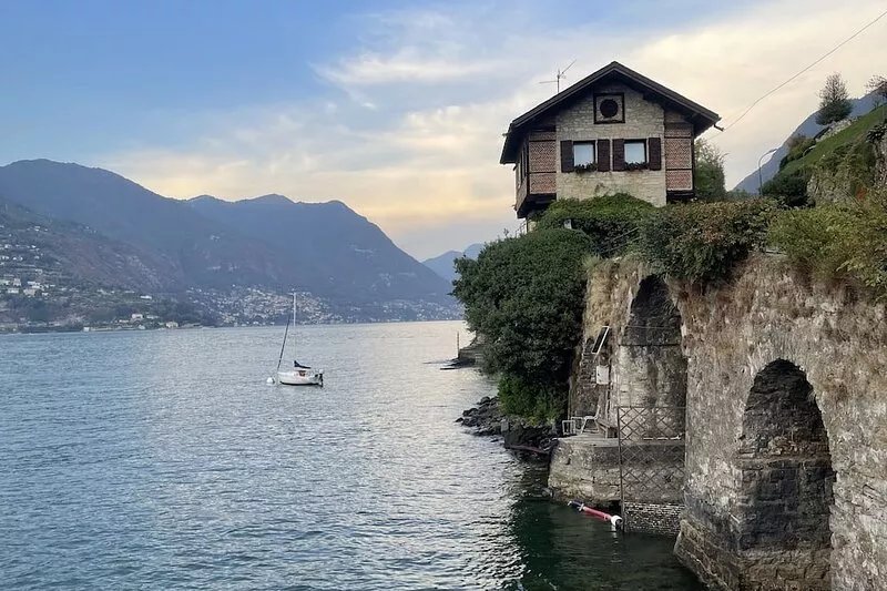 Apartment in Como Lake, city center. Free garage, A/C and Wi-fi