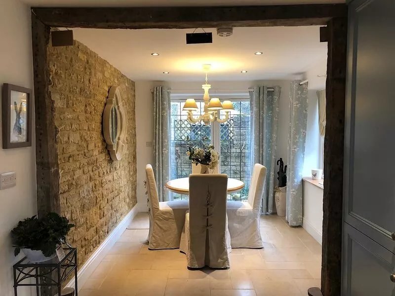 Willow Cottage Newly refurbished Cotswold stone 4 bed cottage