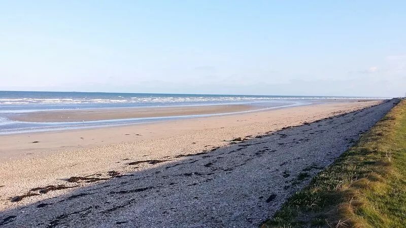 Manche Normandie Quinéville 100 m from the sea, Saint Vaast la Hougue closed