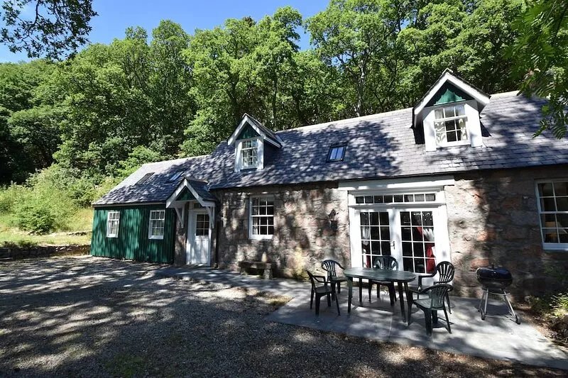 Cosy and comfortable cottage, a short walk to village and amenities.
